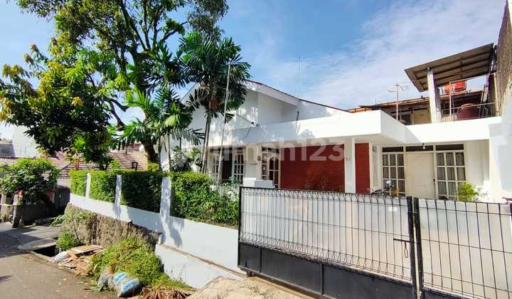 Dijual Rumah Lama Hitung Tanah Masiih Huni di Jl.bendi Kebayoran Lama Jakarta Selatan.