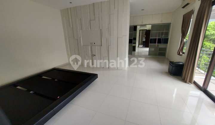 658 Disewakan Rumah 2 Lantai Lt 300m Lb 320m The Mansion Pakuwon  5