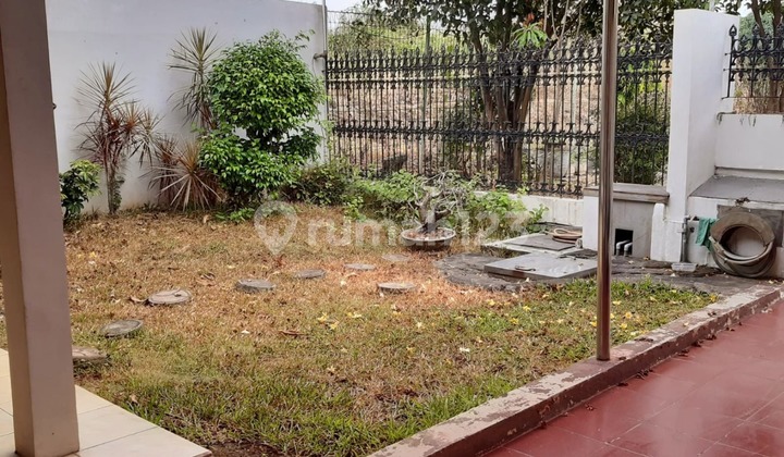 0738 Dijual Rumah 200m SHM Darmo Sentosa Raya Surabaya 2