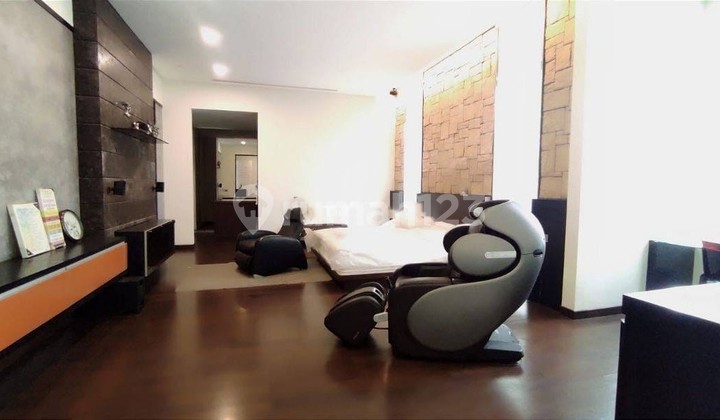  765 Dijual Rumah Graha Famili SHM Hook 3 Lantai Furnished Mewah 2