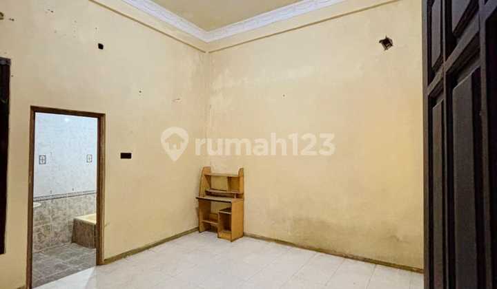 880 For Sale 2-Story House Jl Bangka Gresik SHM LT 126M2 LB 252M2 2