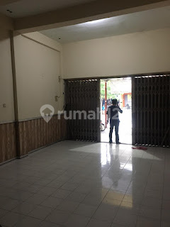 352 Shop House LT 90 m2 (4.5 x 20) LB 180 m2 Kalimantan St, GKB, Gresik 352 Shop House LT 90 m2 (4.5 x 20) LB 180 m2 Kalimantan St, GKB, Gresik