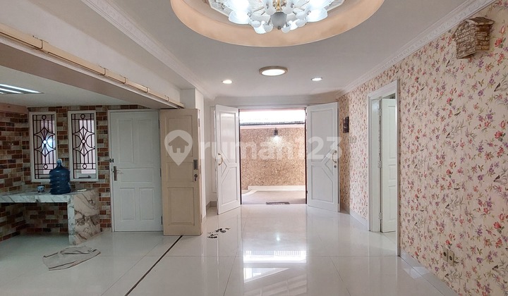 Rumah Hook 2.5 Lantai Tanjung Duren Jakarta Barat