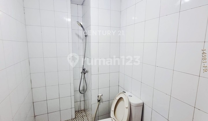 FOR SALE EMERALD BINTARO APARTMENT READY TO OCCUPY GARDEN VIEW FOR SALE EMERALD BINTARO APARTMENT READY TO OCCUPY GARDEN VIEW