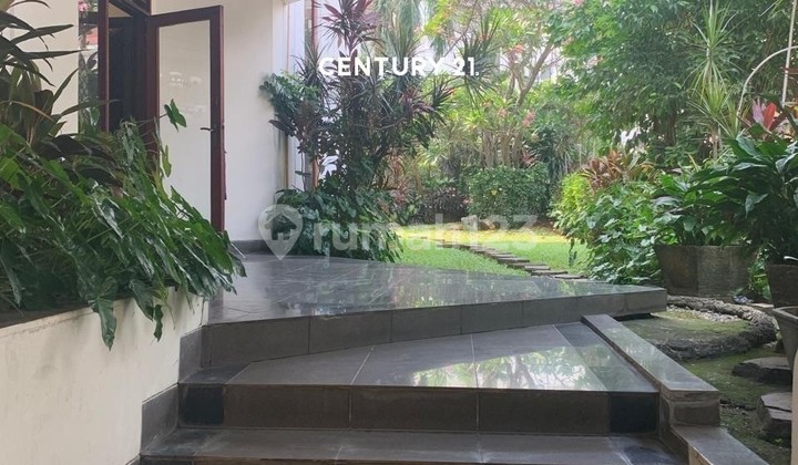 Rumah Hook Luas Disewakan di Lokasi Premium di Pondok Indah 2