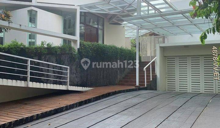 Rumah Mewah Asri Ada Kolam Renang Lokasi Premium Di Bukit Golf  1