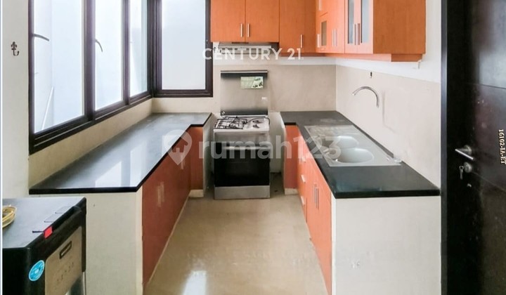 Ready-to-Occupy Town House Area Veteran South Jakarta 2