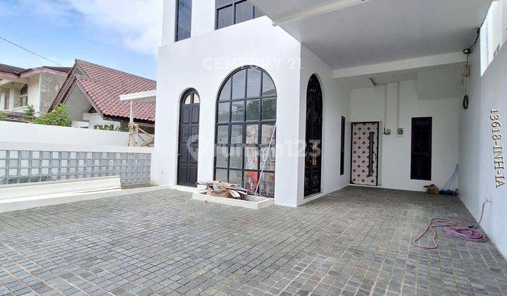 Rumah Brandnew Bagus Ada Swimming Pool Minimalis Modern  2