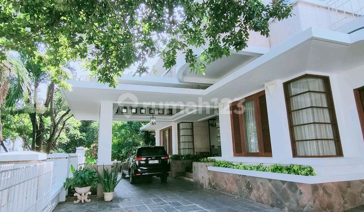 Rumah Cantik Luas di Hook Lokasi Strategis di Pondok Indah Jkt