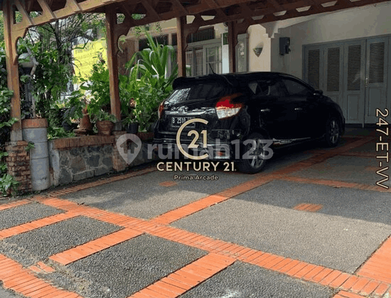 Rumah Luas, Row Jalan Depan Rumah Lebar, Ada Halaman Belakang Yg Luas, dan di Depan Taman Dijual di Sektor 2, Bintaro Jaya ( Et/Vv) 2