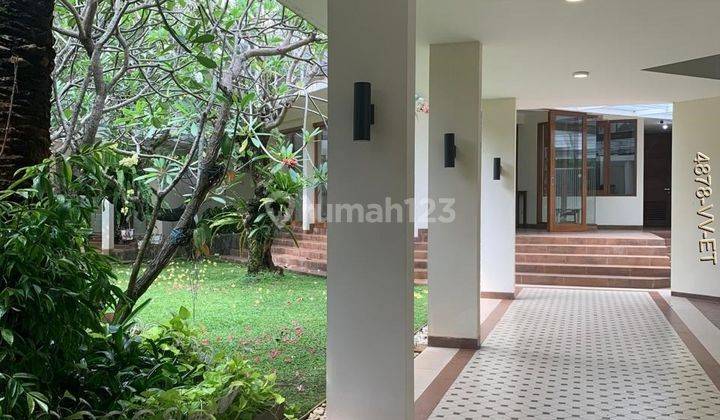 Rumah Mewah Asri Ada Kolam Renang Lokasi Premium Di Bukit Golf  2