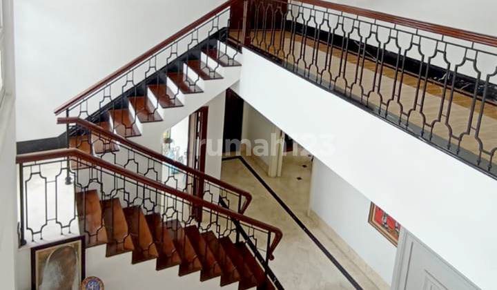 Rumah Megah Dgn Kolam Renang dan Hobby Room, Rumah di Jagakarsa