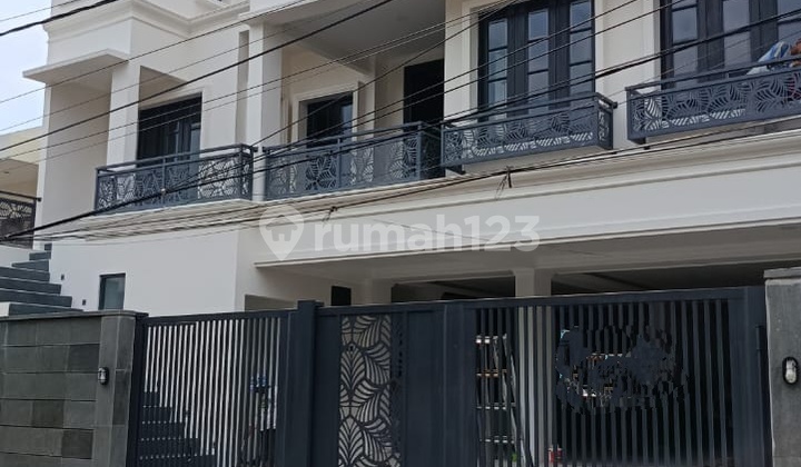 Rumah Mewah di Kby Baru Ada Lift & Kolam Renang 1