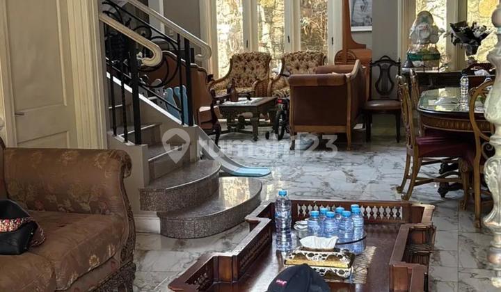 Rumah Siap Huni Gaya American Classic di Wiyung Wisata Bukit Mas Luas 240 - 2 Lantai Row 3 Mobil