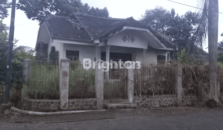 Rumah Hitung Tanah di Bukit Cemara Malang Hadap Hook 1