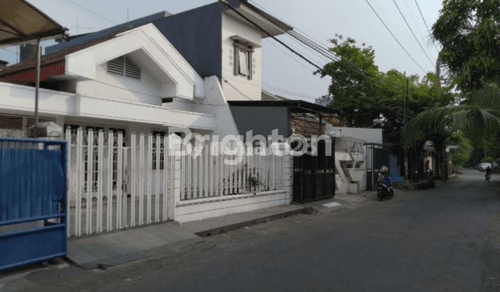 Rumah di Dharmahusada Indah Utara dengan Row Jalan Lebar Cocok Untuk Kantor/Usaha 1