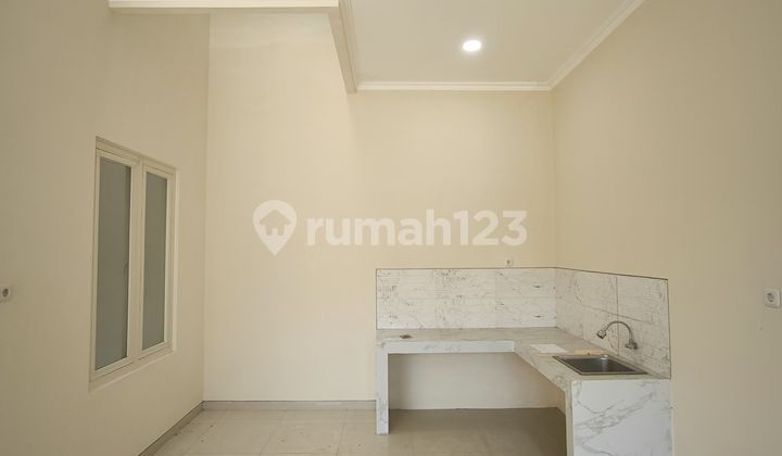 Rumah Baru Pondok Tjandra Lebar 7m Harga 1m-an Dekat Toll Merr Rungkut Upn 2