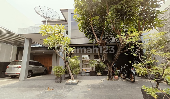 Rumah Gading Pantai Desain Arsitek Muat 7 Mobil Minimalis Siap Huni Hanya 6M-An Rumah Gading Pantai Desain Arsitek Muat 7 Mobil Minimalis Siap Huni Hanya 6M-An