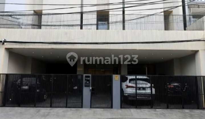 Kos with Many Rooms and Wide Streets in Tanjung Duren