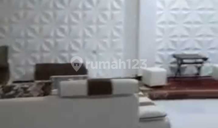 Rumah Luas dan Banyak Kamar di Meruya Selatan 2