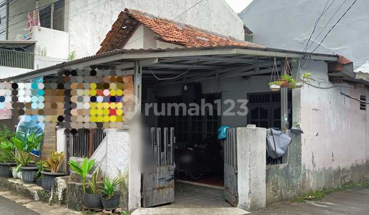 Rumah tua dan murah cocok untuk dibangun ulang di Duri Kepa 1