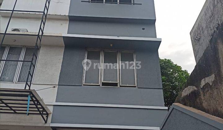 Ruko Strategis 3 lantai di pinggir jalan raya Ciputat 1