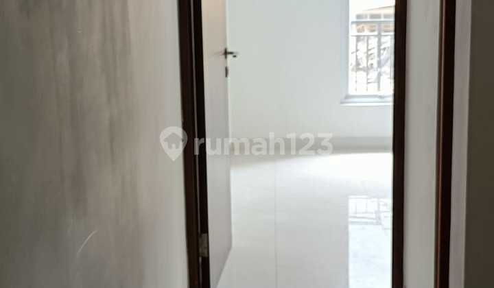 Rumah baru minimalis 3 lantai murah di Duri Kepa 2