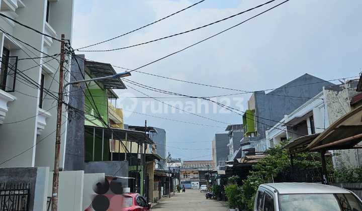 Rumah Baru 3 Kamar Dengan Lebar Jalan 3 Mobil di Duri Kepa 2