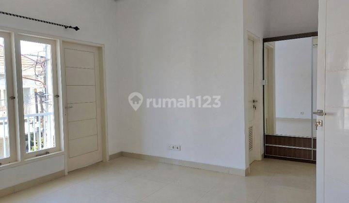 Rumah di Perumahan One Gate System Kuta Palace Residence 12
