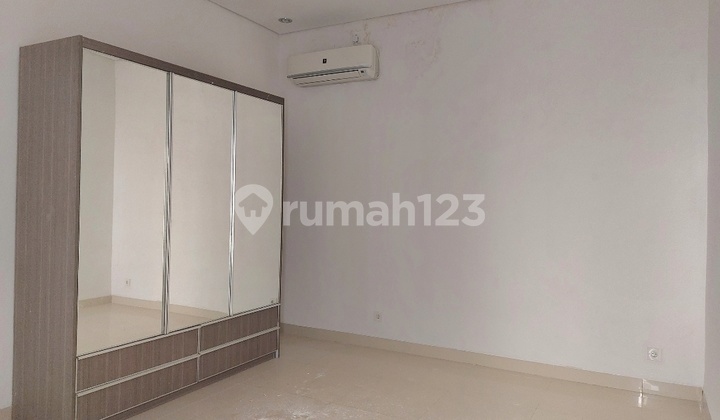 Rumah di Perumahan One Gate System Kuta Palace Residence 13