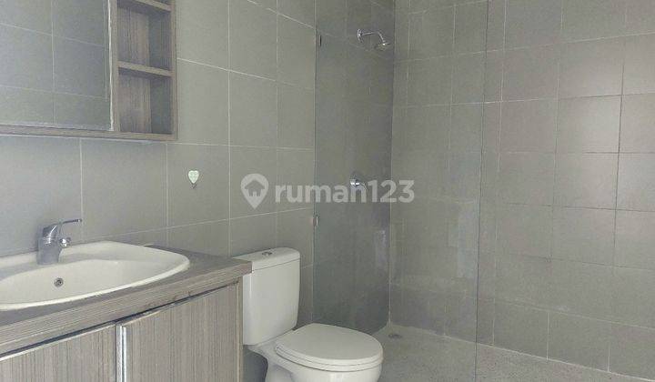 Rumah di Perumahan One Gate System Kuta Palace Residence 16