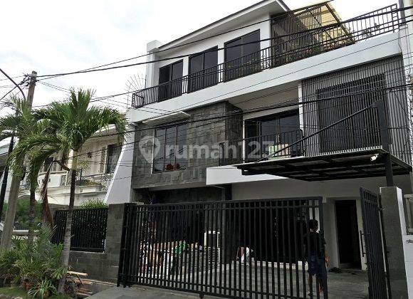 Rumah Kelapa Gading 3 lantai, cantik 187m2, nego sampai jadi!! 1