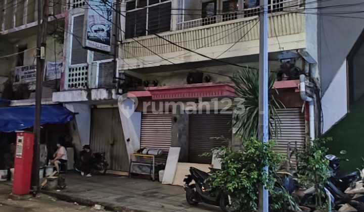 Jual murah rumah 2 lantai , 10x23 , Falatehan , pinggir jalan raya. cocok komersial