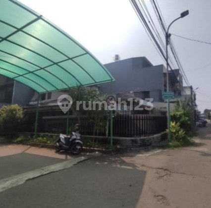 Selling at a Loss: Cheap House in Kelapa Gading 220 Meters, Wide Road
