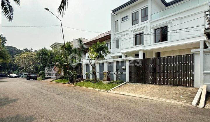 DIJUAL / DISEWA PONDOK INDAH NEWLY RENOVATED ONE GATE SYSTEM ROW JALAN LEBAR DEKAT BUKIT GOLF SEMI FURNISHED