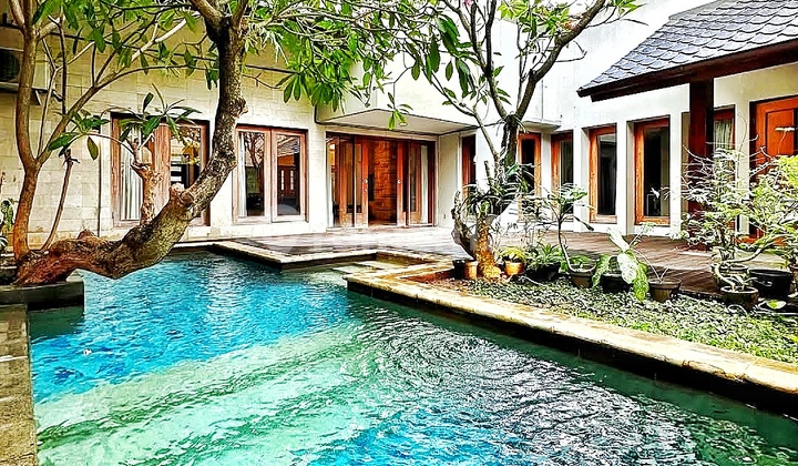 DIJUAL DHARMAWANGSA KEBAYORAN BARU RUMAH MEWAH KAWASAN ELIT LOKASI STRATRGIS