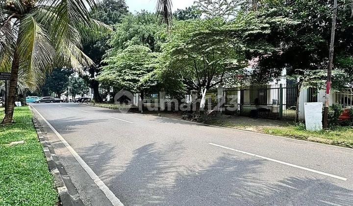 Dijual.rumah.hitung.tanah.prime.area.row.jalan.lebar