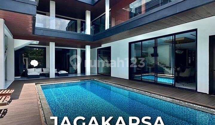 For Sale: Modern Tropical House in Jagakarsa, Fully Furnished, Within a Luxurious Complex 2