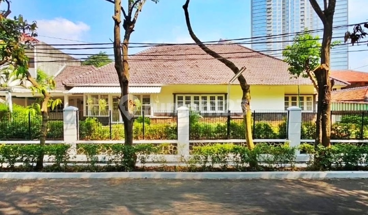DIJUAL RUMAH MARTIMBANG KEBAYORAN BARU VINTAGE HOUSE DEPAN TAMAN LINGKUNGAN ELITE DAN RINDANG BEST LOCATION