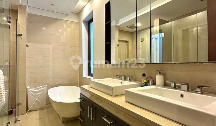FOR SALE MODERN MINIMALIST TOWNHOUSE IN CIPETE CILANDAK, EXCLUSIVE, SEMI-FURNISHED, READY TO OCCUPY 2