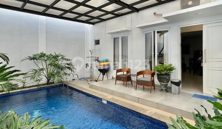 DIJUAL RUMAH TEBET FULLY FURNISHED SIAP HUNI BANGUNAN BARU DESIGN CLASSIC DIJUAL RUMAH TEBET FULLY FURNISHED SIAP HUNI BANGUNAN BARU DESIGN CLASSIC