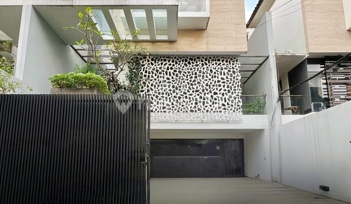 FOR SALE MODERN MINIMALIST HOUSE IN KEBAYORAN BARU CLOSE TO PONDOK INDAH GANDARIA