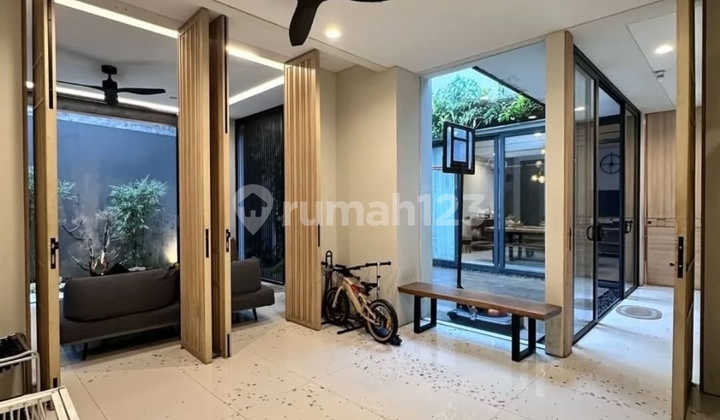 FOR SALE GADING SERPONG SUMMARECON INSIDE THE COMPLEX CORNER POSITION FULLY FURNISHED READY TO OCCUPY NEW BUILDING 2