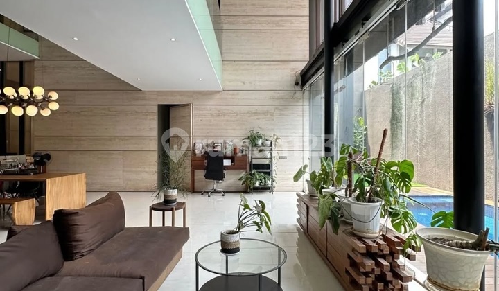 Dijual Rumah mewah Kebayoran Baru Prime Area Depan Taman jalan lebar lingkungan rindang