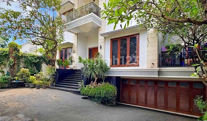 FOR SALE MENTENG TROPICAL HOUSE EXCLUSIVE AREA SPACIOUS YARD WIDE ROAD FRONTAGE READY TO OCCUPY