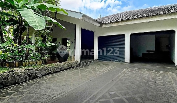 FOR SALE, MAINTAINED HOUSE IN KEMANG AREA, READY TO OCCUPY, WIDE ROAD ACCESS, FLOOD-FREE, PEACEFUL NEIGHBORHOOD