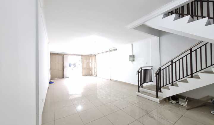 Ruko Lantai 1 nya saja 60m2 di Holis Regency Dekat Jalan Utama