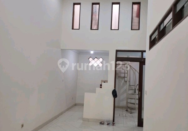 Rumah Di Tki 3 Siap Huni, Taman Kopo Indah Ref.04996