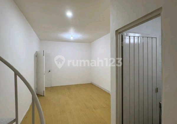 3-story shophouse in Sayap Sunda, Kosambi, Bandung City Ref.04984 1