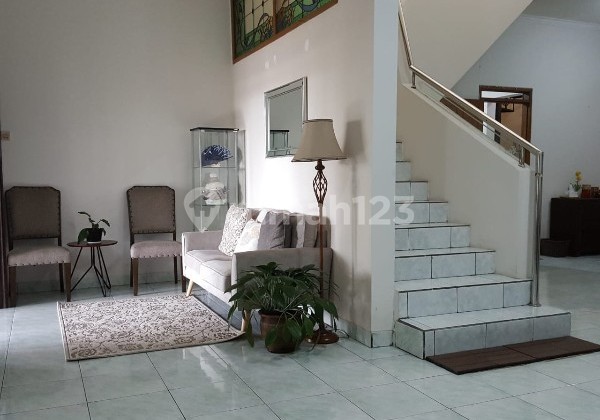 Rumah Megah Luas Bangunan 225M Lokasi Strategis, di Kewaluyaan Indah Ref.05257 Rumah Megah Luas Bangunan 225M Lokasi Strategis, di Kewaluyaan Indah Ref.05257